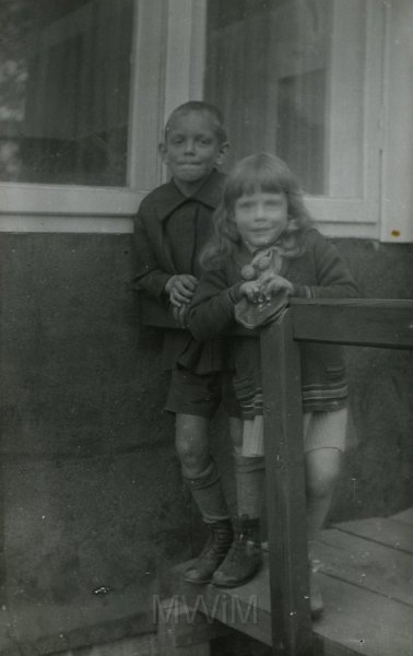 KKE 4174-25.jpg - Eugeniusz Zabagoński z siostrą Aleksandrą, lata 30 XX wieku.